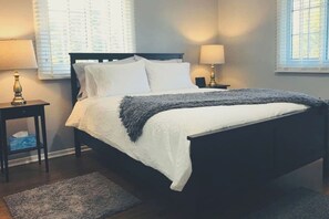 2 slaapkamers, een bureau, een strijkplank/strijkijzer, gratis wifi