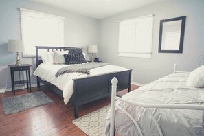 2 bedrooms, desk, iron/ironing board, free WiFi