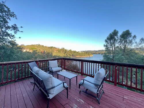 Serenity Shores Lakefront Home 