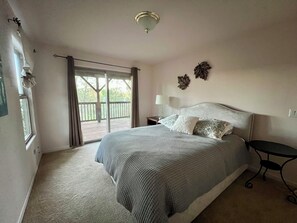 4 bedrooms, desk, free WiFi, bed sheets - Serenity Shores Lakefront Home  (Bradley)