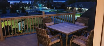 Lakeview Loft. Downtown Petoskey.