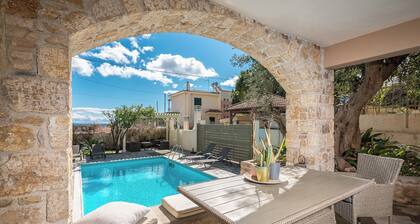 FAMILY APARTMENT WITH PRIVATE SWIMING POOL IN VRAVRONA