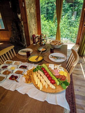 Free daily local cuisine breakfast  - SUMDA KONAKLAR (Camlihemsin)