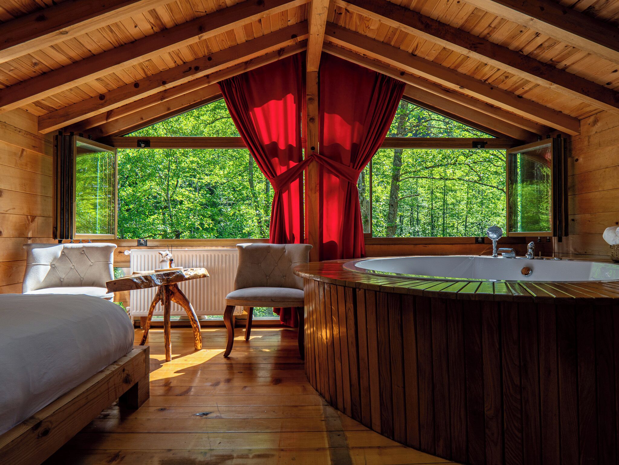 Honeymoon chalet | Geluiddichte muren, beddengoed