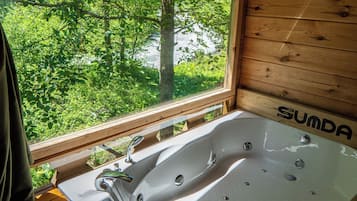 Honeymoon chalet | Geluiddichte muren, beddengoed