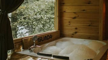 Honeymoon chalet | Geluiddichte muren, beddengoed