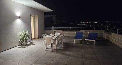 Apartment with panoramic terrace and romantic dinners