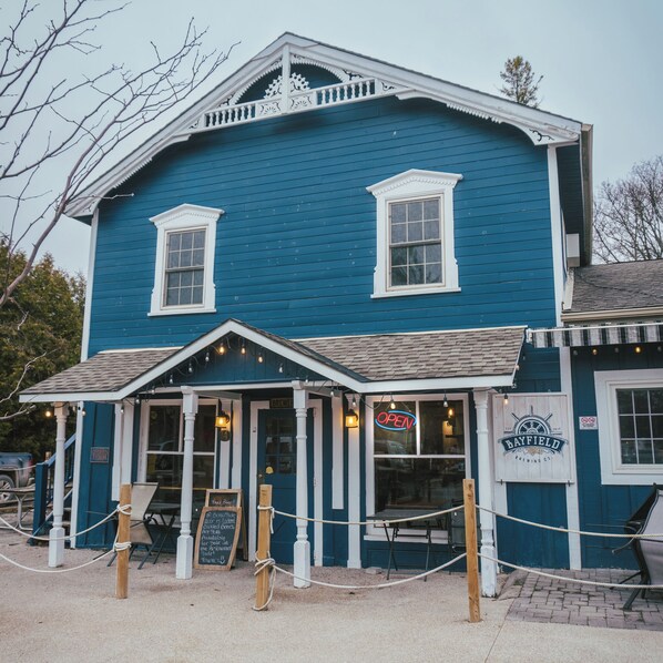 المنشأة من الخارج