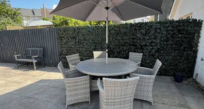 Castle cottage in the town of Tenby 1 min walk to the town 5 min walk to beach