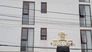 A building with a sign reading "INKA LAM" and a storefront with glass doors. - HOTEL INKA LAM -Cusco (Cusco)