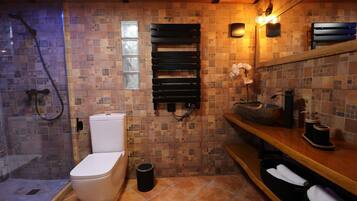 تجهيزات دش، مناشف، صابون، شامبو