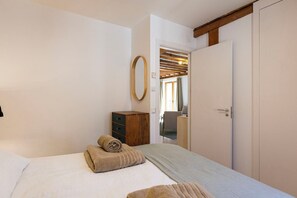 2 bedrooms, iron/ironing board, WiFi, bed sheets - Apartamento Luminos y Tranquilo Alado de la Plaza Mayor (Madrid)