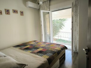 2 bedrooms, iron/ironing board, travel cot, free WiFi