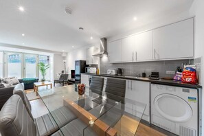 Private kitchen - 2 minutes to Edgware station, 15 minutes to Wembley Stadium (Edgware)