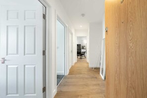 Interior - 2 minutes to Edgware station, 15 minutes to Wembley Stadium (Edgware)