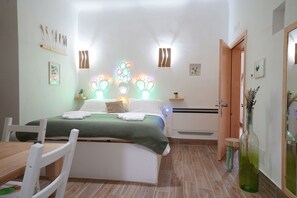 1 habitación, tabla de planchar con plancha, wifi y ropa de cama