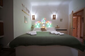1 habitación, tabla de planchar con plancha, wifi y ropa de cama