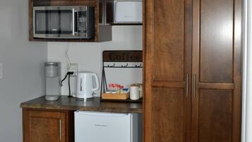 Double Room, Private Bathroom | Private kitchen