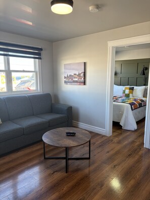 Appartement, salle de bains attenante (Apartment with sofa bed)