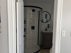 Luxury Suite, Ensuite | Bathroom - Parkers Blue Water Inn (Triton)