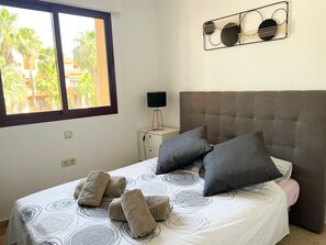 3 makuuhuonetta, silitysrauta/-lauta, Wi-Fi, vuodevaatteet