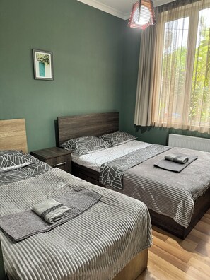4 chambres, fer et planche à repasser, Wi-Fi, draps fournis