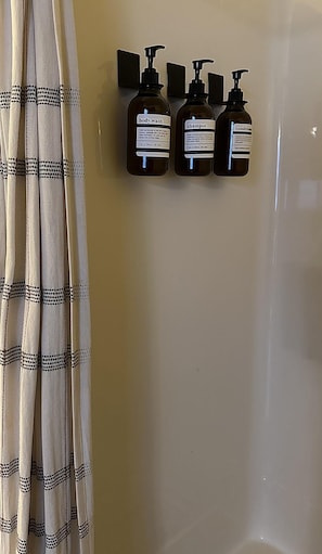 Towels, soap, shampoo, toilet paper
