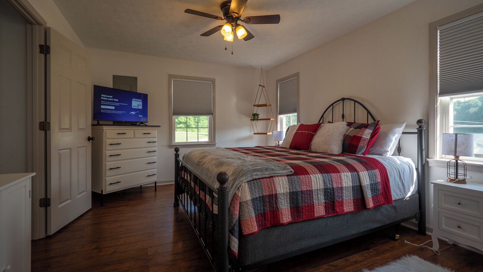 3 chambres, fer et planche à repasser, lit parapluie, Wi-Fi gratuit