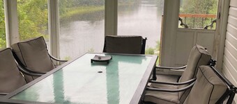 The best view on the Magnetawan River! Rustic cottage with all amenities! 