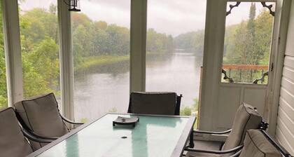 The best view on the Magnetawan River! Rustic cottage with all amenities!