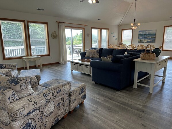 Smart TV - Four bedroom beach house in Duck, NC. Easy walk to the beach. (duck)