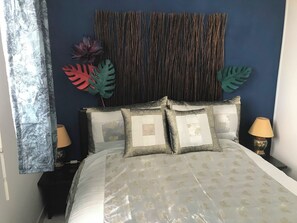 1 Schlafzimmer, Schreibtisch, Bügeleisen/Bügelbrett, Reisekinderbett