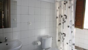 タオル、石鹸、トイレットペーパー