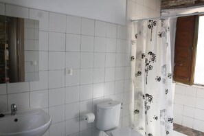 Towels, soap, toilet paper - ALBERGUE CASA DE BROTO (Broto)