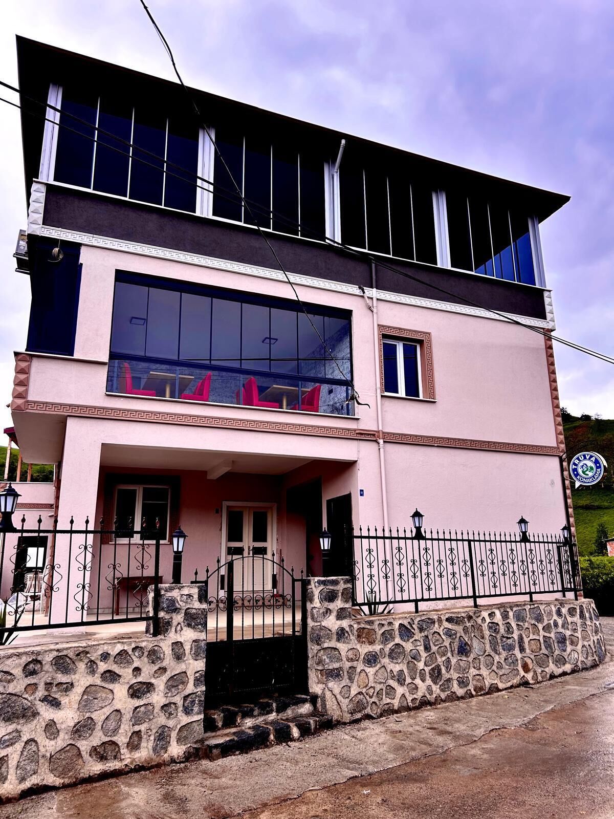 Mặt tiền nơi lưu trú