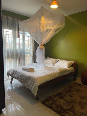 2 quartos, ferros/tábuas de passar roupa, Wi-Fi, roupa de cama