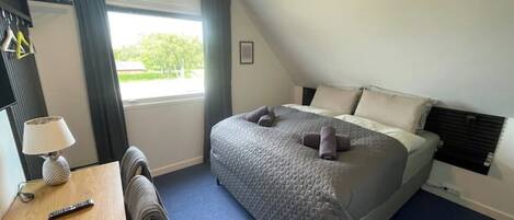 1 bedroom, desk, iron/ironing board, WiFi