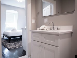 Basic Studio | Bathroom | Shower, designer toiletries, hair dryer, towels - The Chester Hotel (Boston)