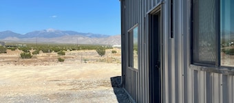 Barndominium Desert Escape - Mountain View, town close, gateway to Death Valley