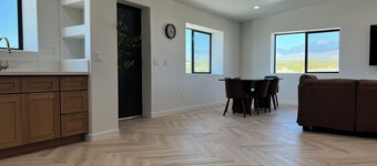 Barndominium Desert Escape - Mountain View, town close, gateway to Death Valley