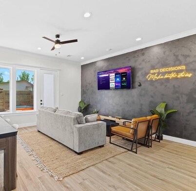Downtown Luxe Retreat: Pool, Patio, Games & Grill
