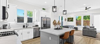 Downtown Luxe Retreat: Pool, Patio, Games & Grill