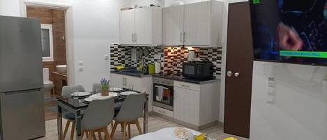 Four Ă micro-ondes, un four, surface de cuisson