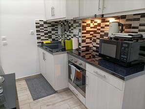 Fridge, microwave, oven, stovetop - Peaceful Oasis (Athina)