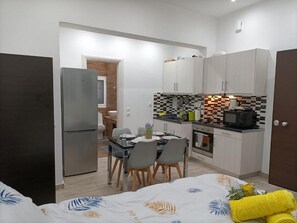 1 bedroom, iron/ironing board, WiFi, bed sheets - Peaceful Oasis (Athina)
