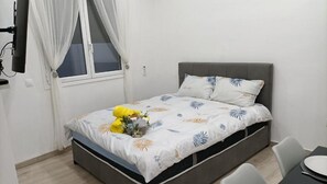 1 chambre, fer et planche à repasser, Wi-Fi, literie fournie