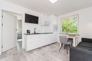 คลาสสิกอพาร์ทเมนท์ | ครัวส่วนตัว | ตู้เย็น, เตาอบ, เตาประกอบอาหาร, เครื่องล้างจ าน