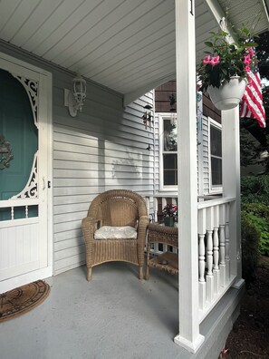 Exterior detail - Cozy 3 bedrm colonial near Saratoga Springs and Adirondack/Lake George region. (Gansevoort)