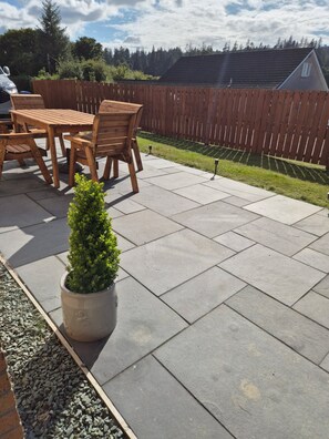 Outdoor dining - Kilin - sleeps 6 guests  in 3 bedrooms (Lochgilphead)