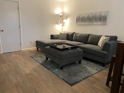 Most Comfortable Beds! 2 BR Apt in Midtown